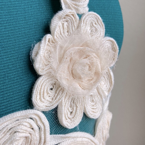 3D floral collared dress in off-white from Blu Heaven - Picture 5 of 6